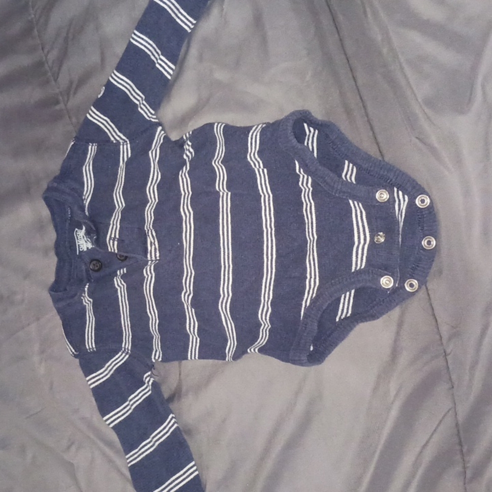 Oshkosh Bgosh 12m long-sleeved onsie